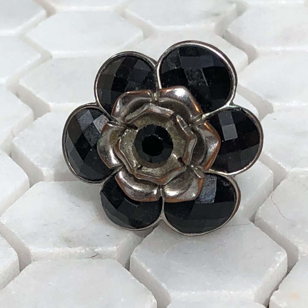 Black crystal flower ring